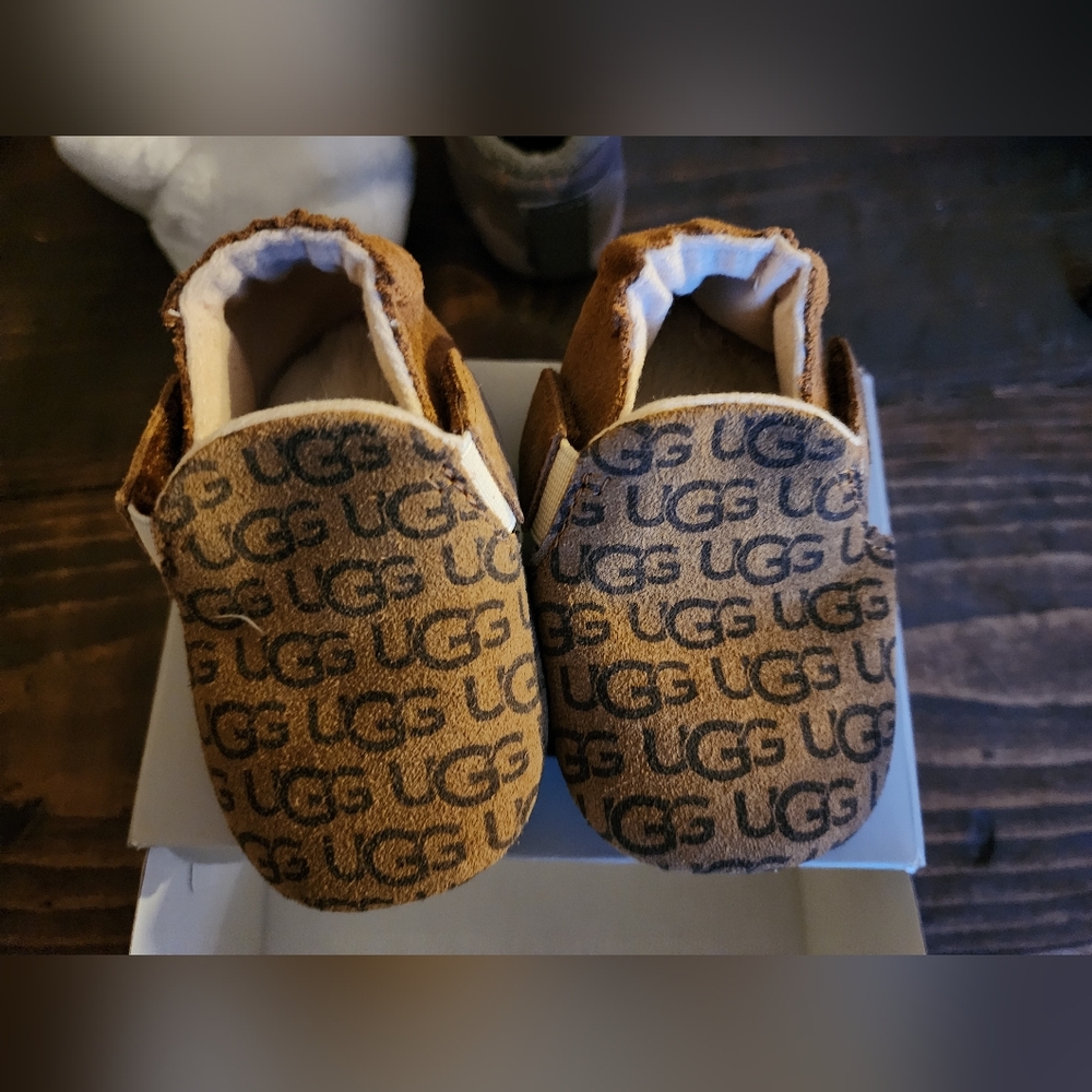 UGG Bundle - Picture 6 of 7